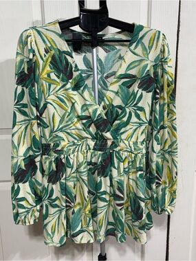 Torrid Women's Palm Print Blouse V-Neck Size 2 Green White Yellow